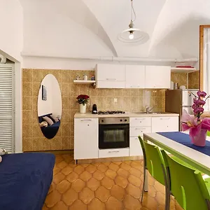 Vittoria Appartamento Finale Ligure