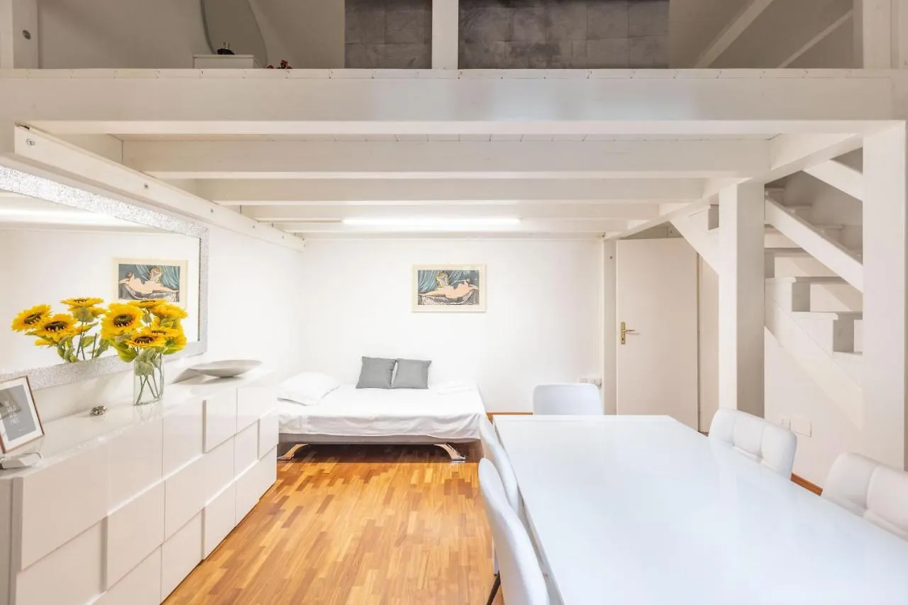 Ubaldini House, Bologna By Short Holidays contacts